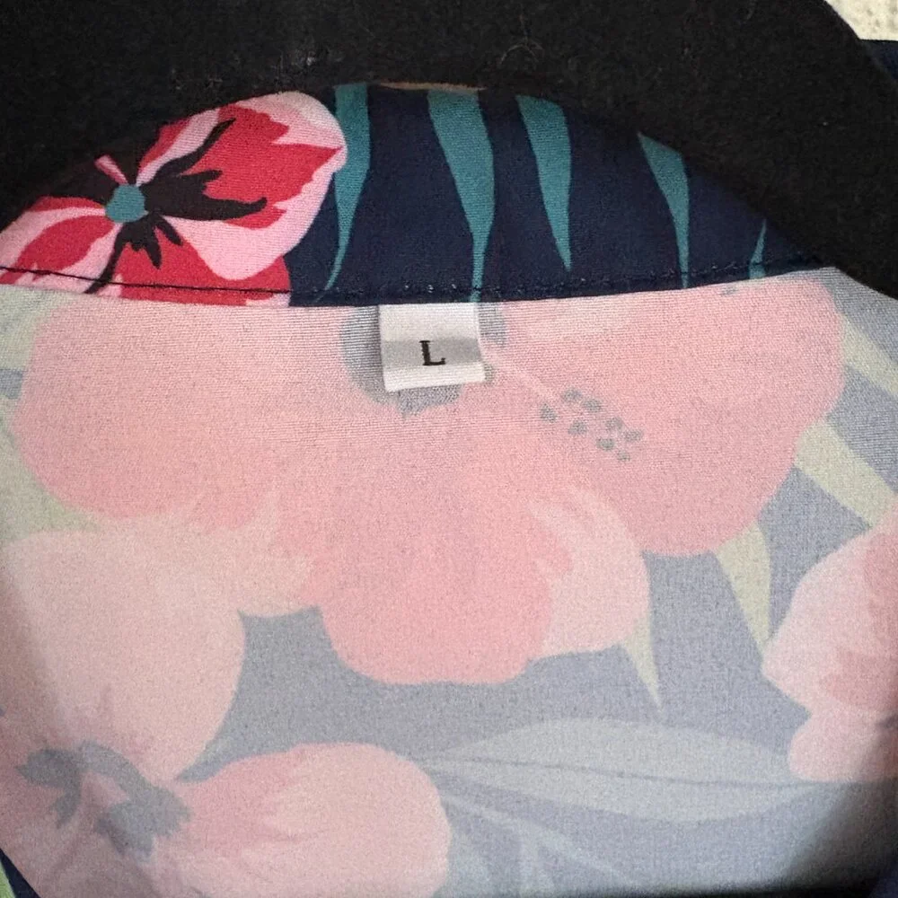 Ladies' Hawaiian Button Down Shirts, Bundle of 2, Size L - Picture 9 of 14